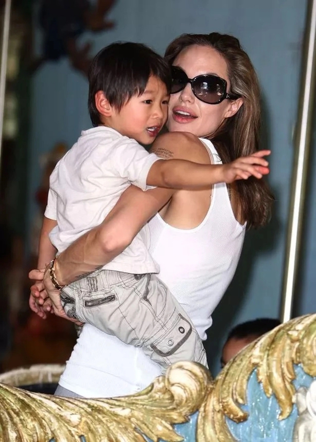 Pax Thiên tiếp tục là chỗ dựa tinh thần lớn của mẹ Angelina Jolie - Ảnh 3.