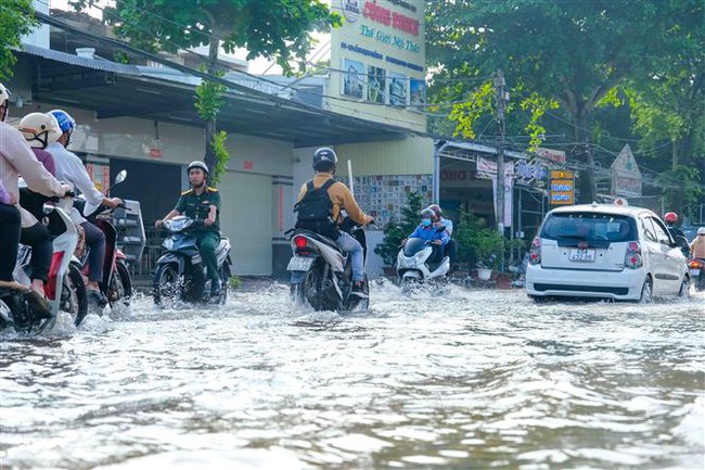 Từ chiều tối 29/9 đến hết đêm 30/9, khu vực Bắc Bộ và Thanh Hóa có mưa vừa, mưa to - Ảnh 1.